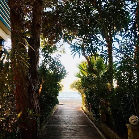 Mali I Robit Beachfront * Golem (Tirana)