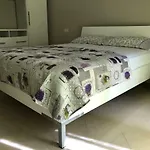 Mali I Robit Beachfront Apartman *