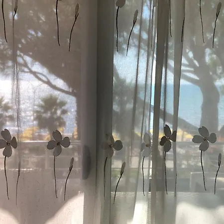 Mali I Robit Beachfront Apartment