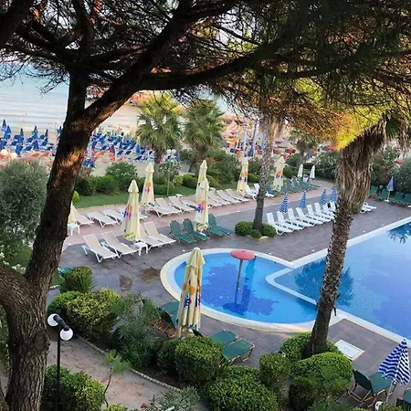 Mali I Robit Beachfront Apartment