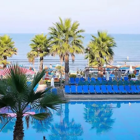 Mali I Robit Beachfront Apartment