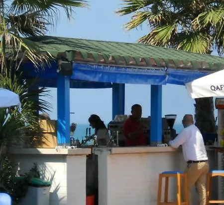 Mali I Robit Beachfront דירה