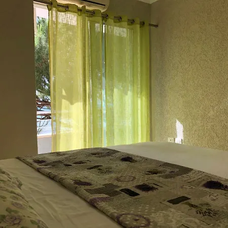 Apartment Mali I Robit Beachfront