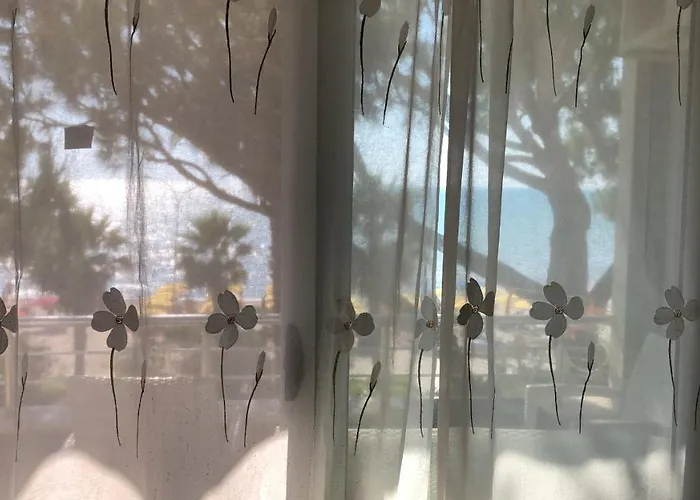 Mali I Robit Beachfront Apartment