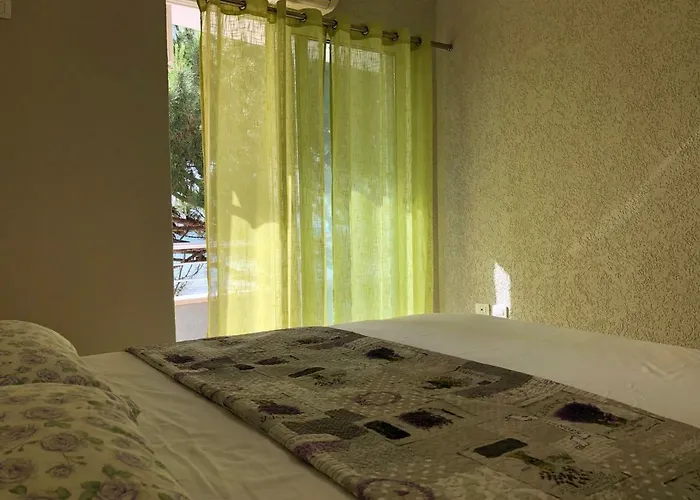 Apartment Mali I Robit Beachfront